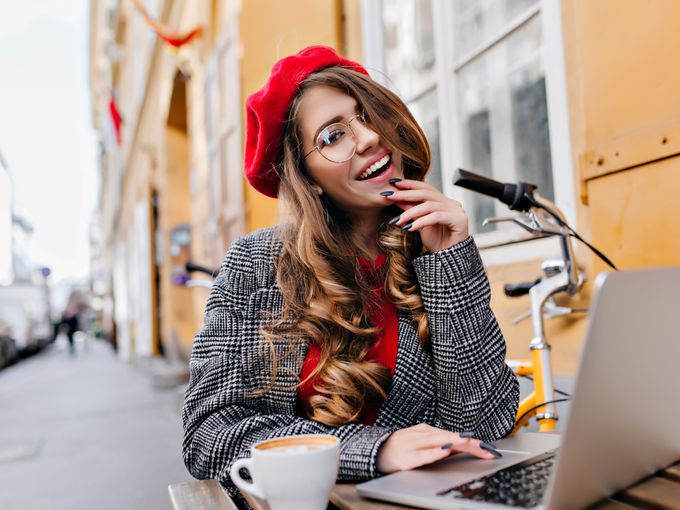 Хороскоп за 7 ноември: Стрелци, днес е критично важно да запазите личния си живот в тайна