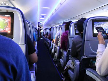 Как да изберем най-доброто и безопасно място в самолета