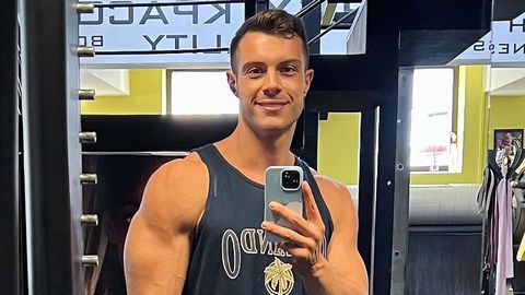 Секссимволът на българското кино и театър шокира последователите си Хиляди дами