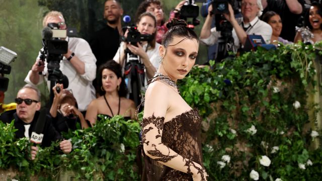 Ема Чембърлейн в Jean Paul Gaultier; Снимка: Getty Images