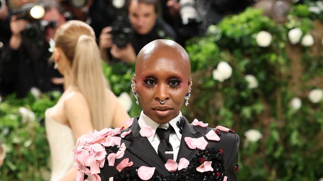 Синтия Ериво в Thom Browne; Снимка: Getty Images