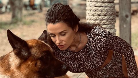 На ваканция в Гърция се е отдала Диляна Попова пише