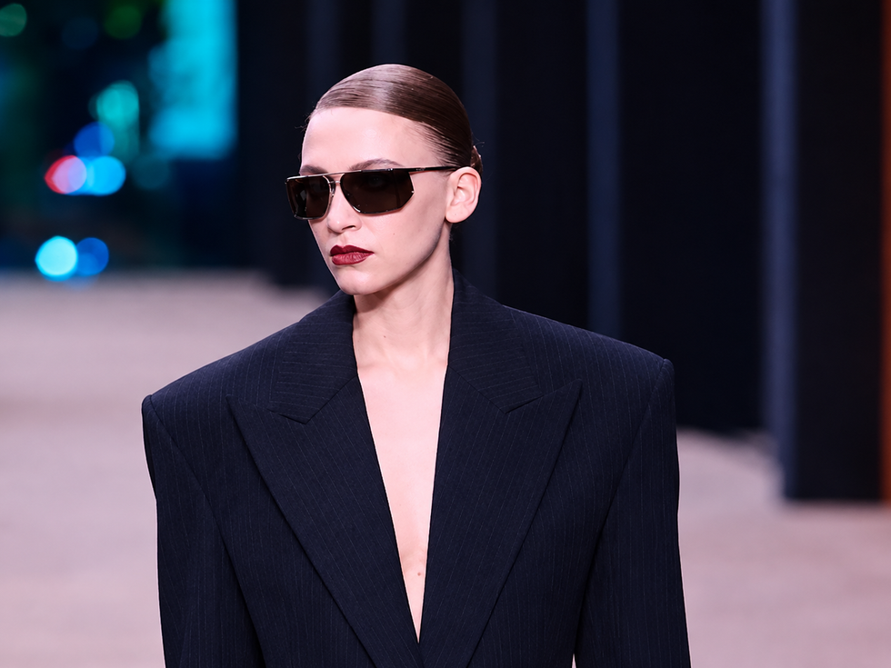 Силуетът на успеха: Защо power dressing отново владее модата