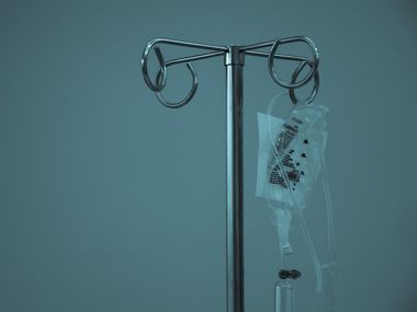 Ако не беше тъжно, щеше да е смешно: Българите вярват, че за да бъдат адекватно лекувани, трябва или да платят, или да имат връзки