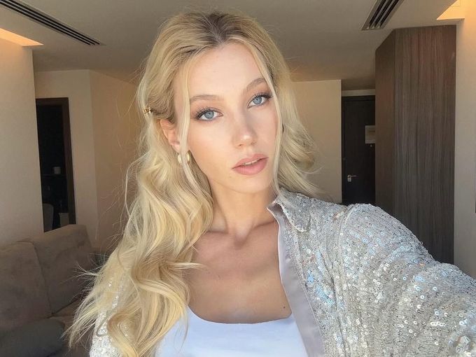 От Прага до Манила: Красавица от Чехия, влюбена в гмуркането, е Мис Земя 2025 (Снимки и Видео)