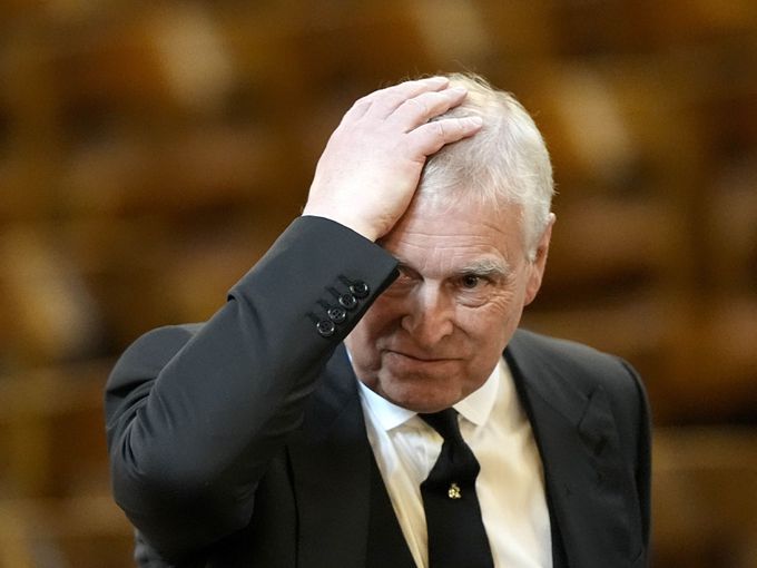 Опозорен и без титла: Конгресът на САЩ призова Андрю на срамната скамейка заради Епстийн