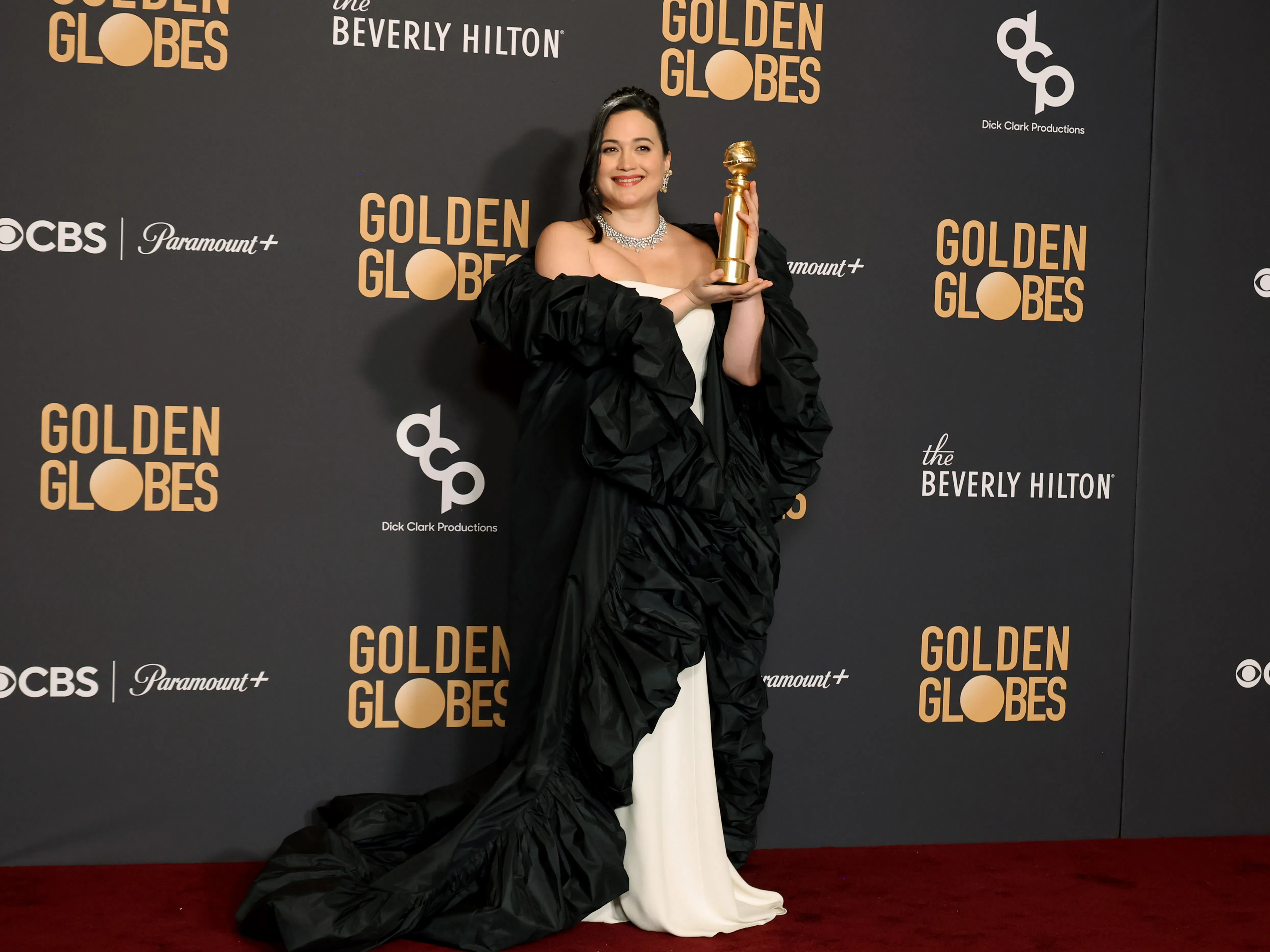Историческа победа: Лили Гладстоун стана първата индианка, спечелила "Златен глобус" за най-добра актриса