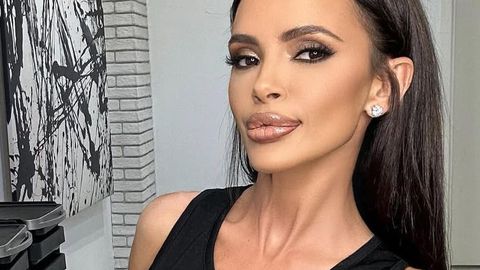 Мария се носи безметежно на крилете на любовта при това