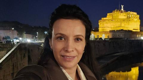Актрисата Яна Маринова обяви че мобилният ѝ телефон е бил