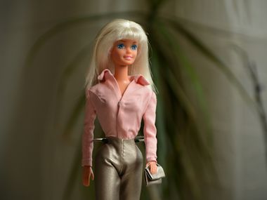 Барби става на 65: Най-противоречивата кукла в историята