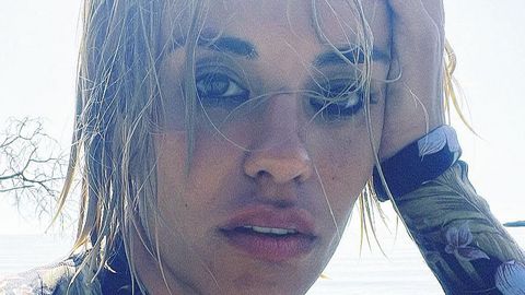 Радина Кърджилова изглежда по спокойна и вдъхновена от всякога наслаждавайки се