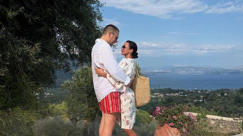 След като вдигнаха пищна на гръцкия остров Корфу фолкдивата Мария