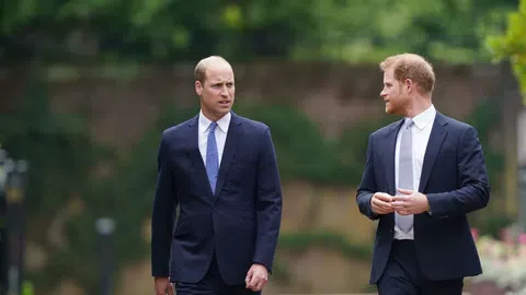 Внезапното пътуване на принц Хари до Канада докато брат му