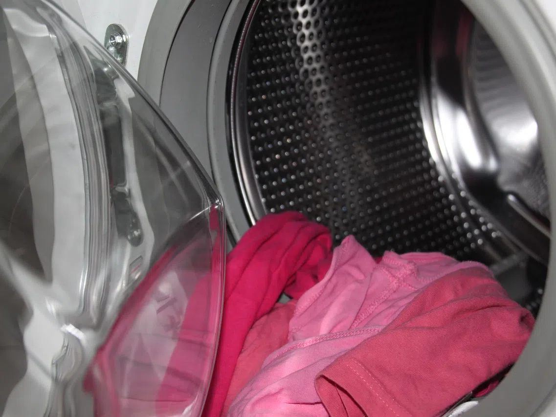 Как да избегнем неприятната миризма в пералнята