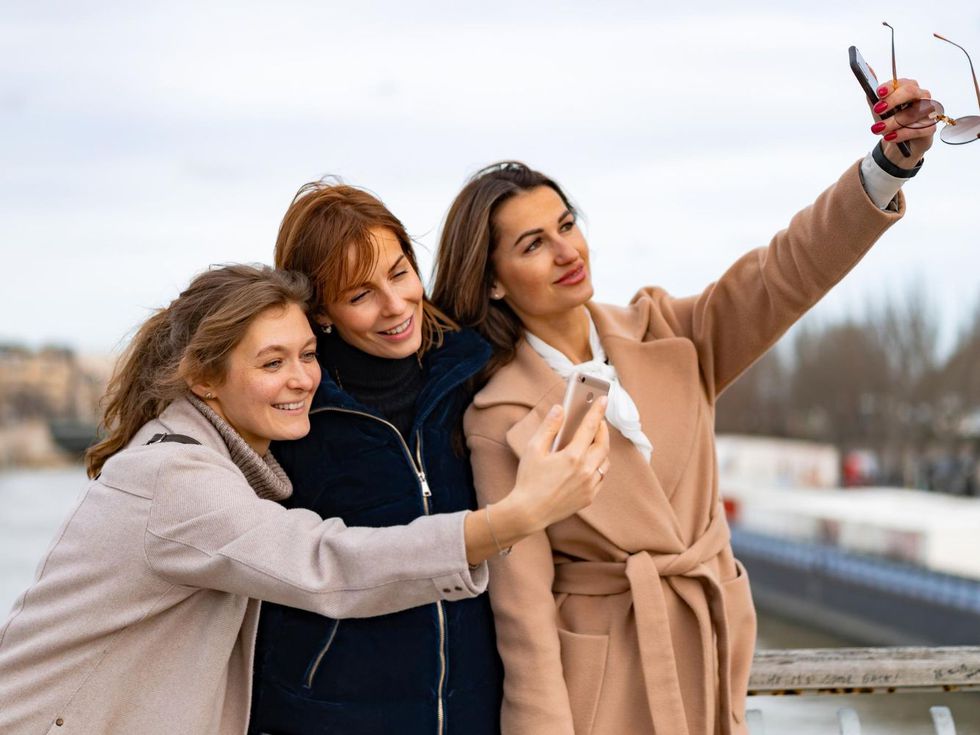 Женските приятелства: Невидимата сила, която лекува тялото, ума и душата