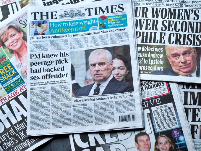 Андрю Уиндзор заплашва да използва „кралски тайни“, за да избегне затвора