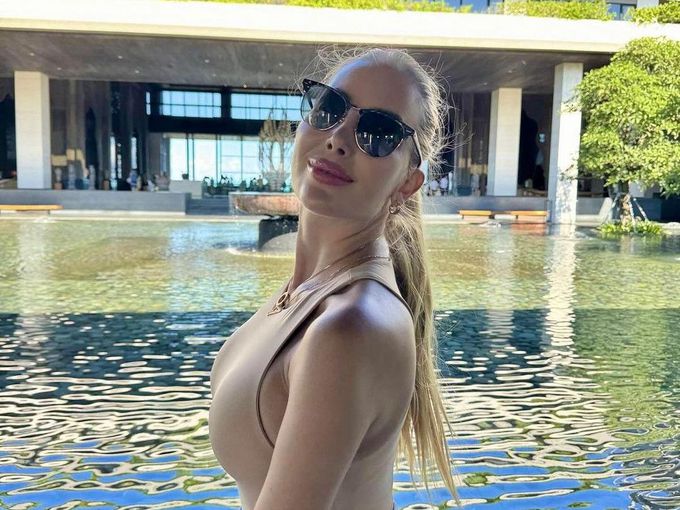 Антония Петрова изуми с решението си да пътува до Дубай в деветия месец (Снимки)