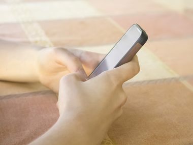 Предизвикателствата на възрастта: Как социалните мрежи застрашават децата ни