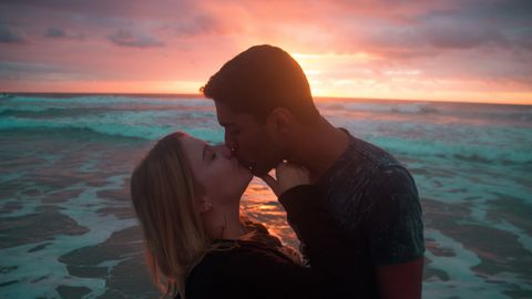 Изневярата е експлозия Унищожава всичко доверието сигурността представата за себе