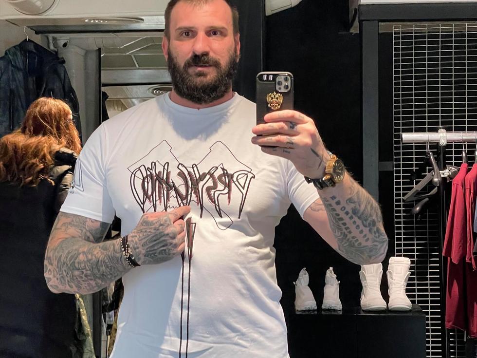 Край на дните като ерген: Емил Каменов вдигна тайна пищна сватба (Снимки и видео)