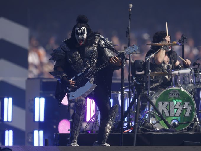 Джийн Симънс от легендарната група Kiss е в болница: Загуби съзнание зад волана