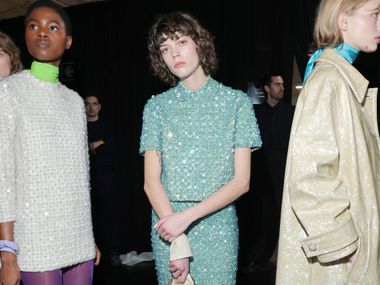 Плетените изделия с пайети - ключът към озаряването на студения сезон