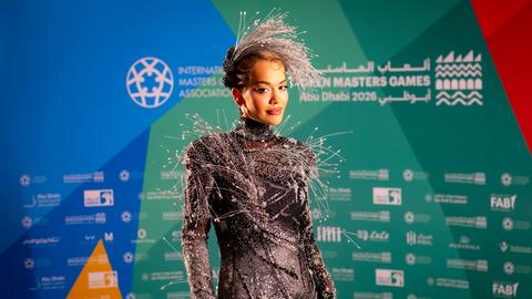 Певицата Рита Ора на 35 години позира за корицата на
