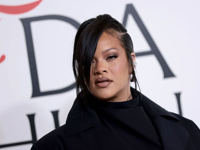 Жена е обвинена в опит за убийство след стрелба по дома на Риана