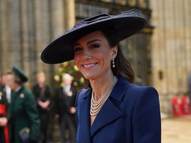 Кейт Мидълтън спря дъха на всички в елегантно синьо на Деня на Британската общност (Снимки)