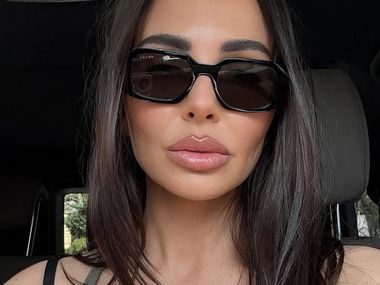 Николета се снима без горнище в Южна Франция