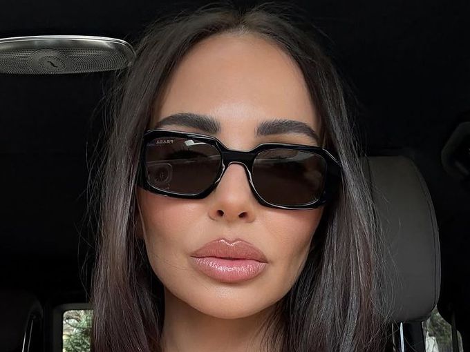Николета се снима без горнище в Южна Франция