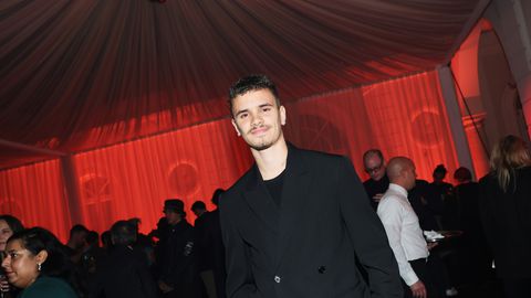 22 годишният модел Ромео син на Дейвид и Виктория Бекъм чиято