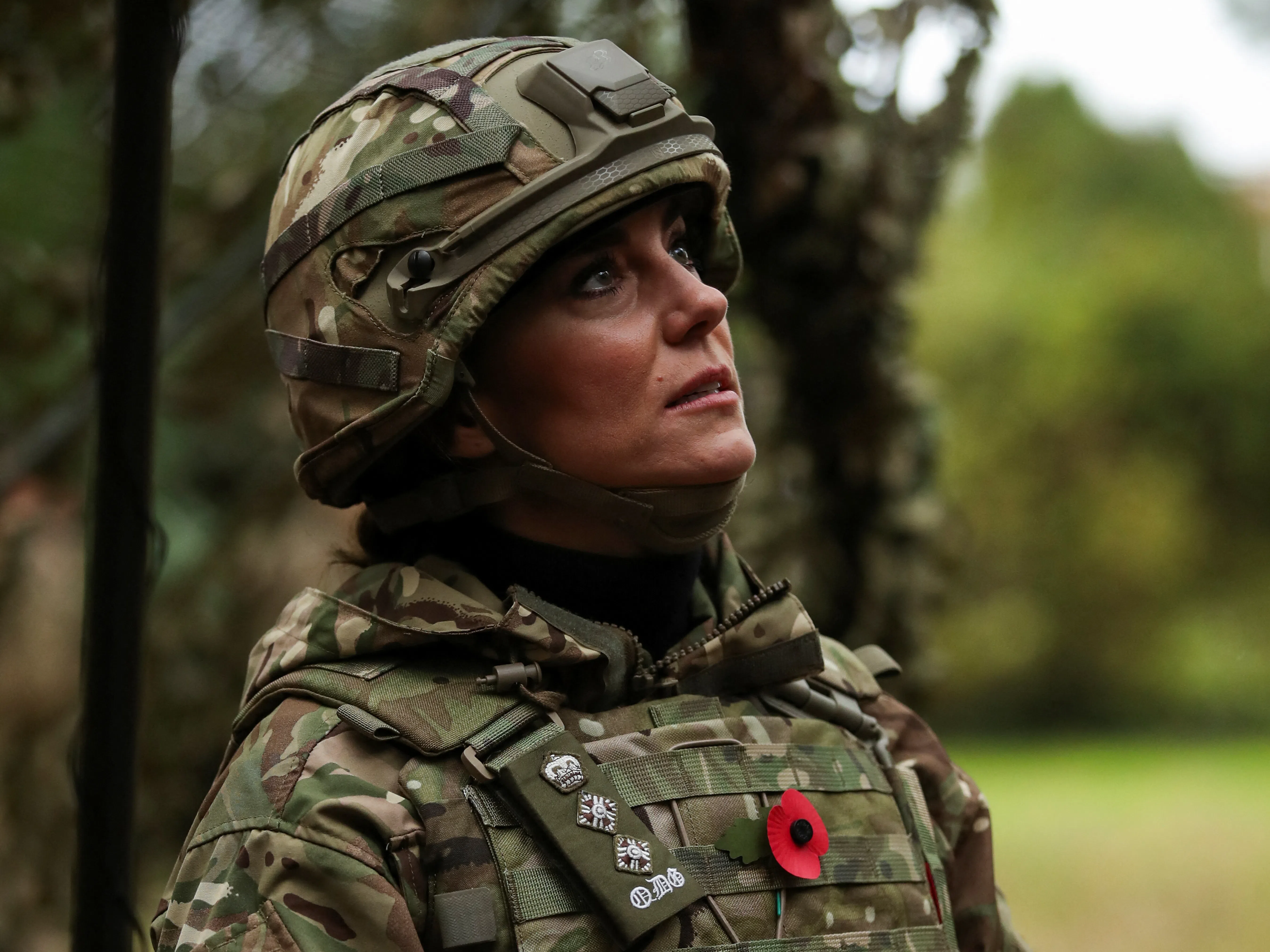 Забележителна и на бойното поле: Кейт Мидълтън облече военна униформа (Снимки)