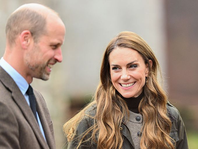 Принц Уилям разкрива как с Кейт са отговаряли на „трудните въпроси“ на децата си по време на битката ѝ с рака… и кога принц Джордж ще получи мобилен телефон