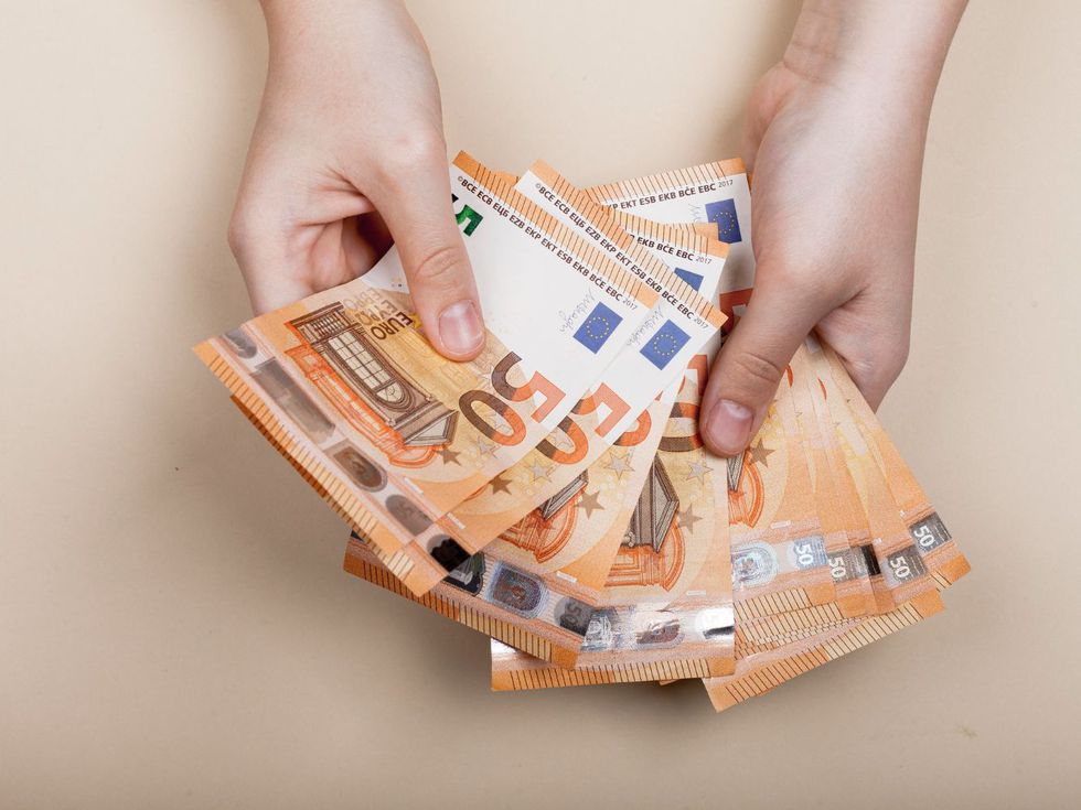 Карта или кеш: Ето какво трябва да знаете за плащанията в първите часове след Новата година