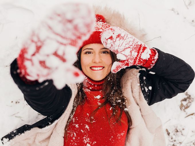 Хороскоп за 28 декември: Лъвове, днес комуникацията е ключова. Водолеи, действайте с мярка и логика