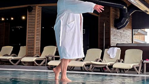 Рапърът Иван Динев по известен като Устата и неговата приятелка