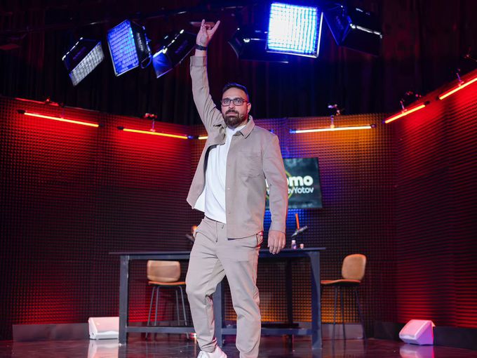 Тото от "СкандаУ" влиза в кухнята на Hell's Kitchen