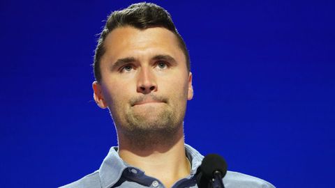 Убиецът на Чарли Кърк все още е на свобода но