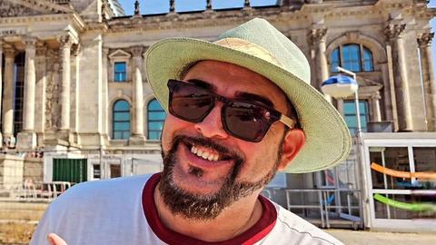 Рапърът Иван Динев по известен като Устата отново използва характерното