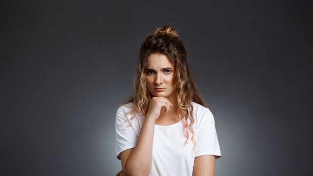 Млада жена, момиче, тъга