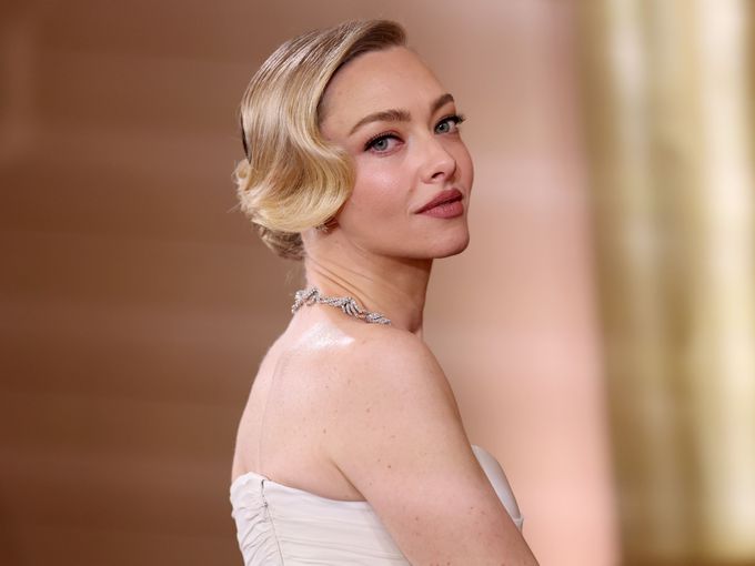 Детинско поведение или искреност: Гримасата, която издаде разочарованието на Аманда Сайфред на „Златен глобус“ 2026