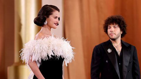 Селена Гомес и Бени Бланко демонстрираха любовта си на наградите