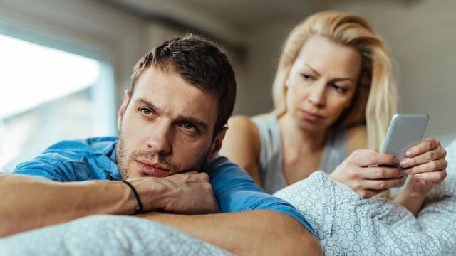 Жена, мъж, изневяра, телефон