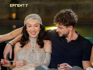 Санта Китана с пирони в главата за азиатски очи: Първите три дни не се спи от болка!