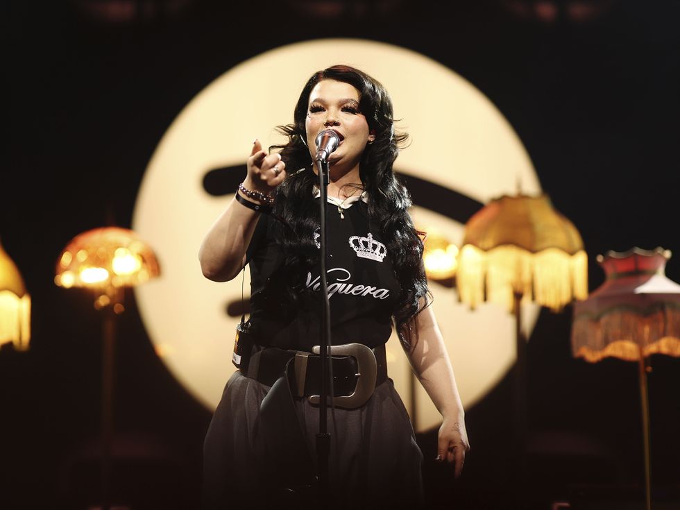 Зависимостта ѝ почти я уби: Лола Янг проговори за първи път, след като припадна на сцената