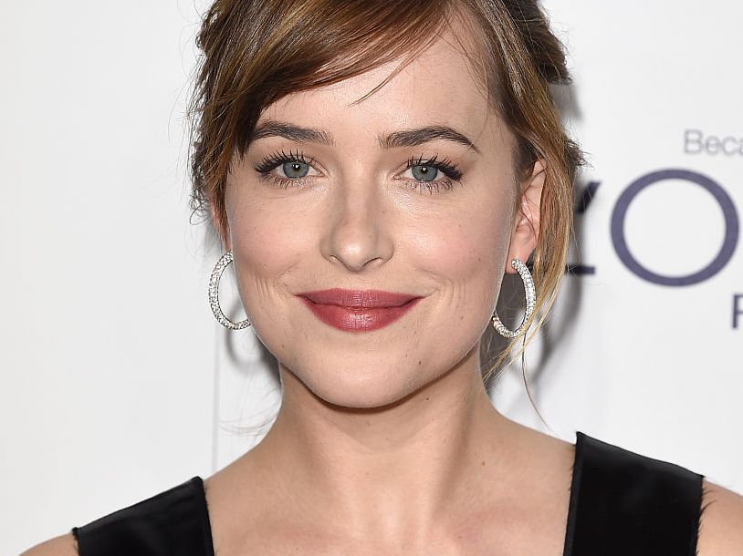 Минимализмът, който съблазнява: Дакота Джонсън за Calvin Klein