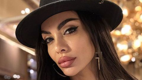 Попфолк певицата Лияна винаги е била в топ форма и