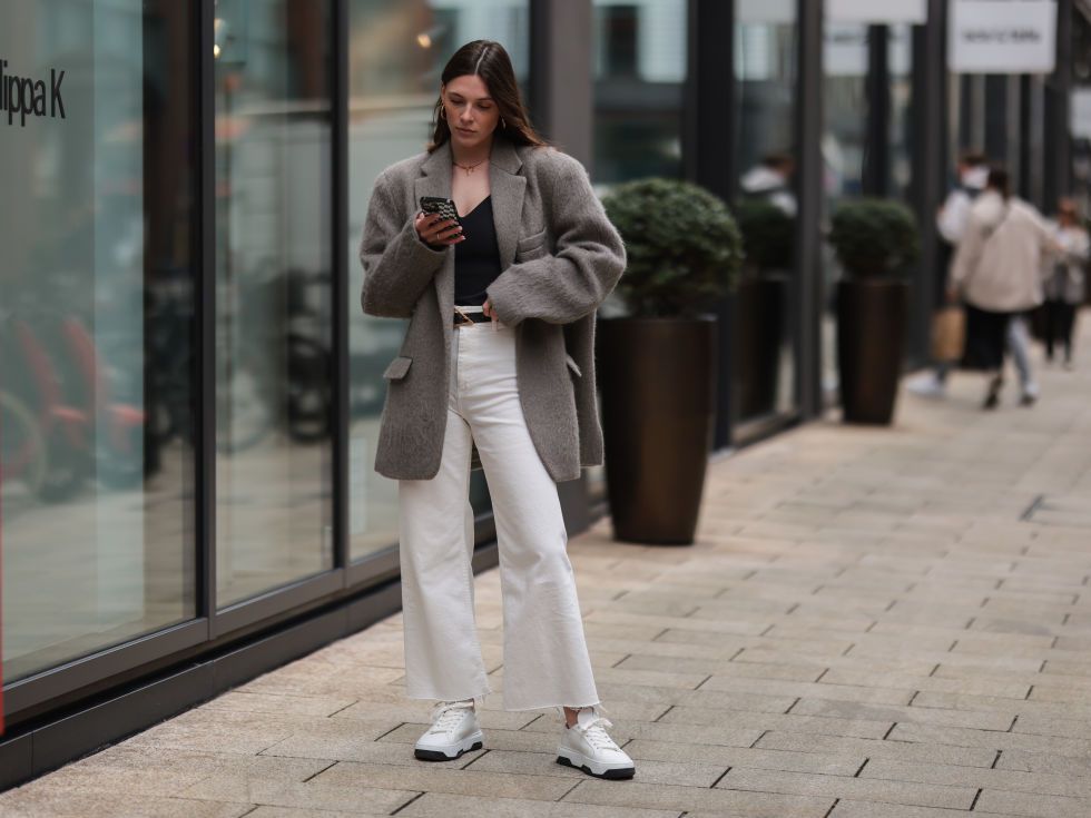 Как да носите бели дънки през пролетта? Топ 5 ярки идеи за градски аутфит