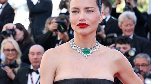 Бившият ангел на Victoria’s Secret Адриана Лима продължава да впечатлява